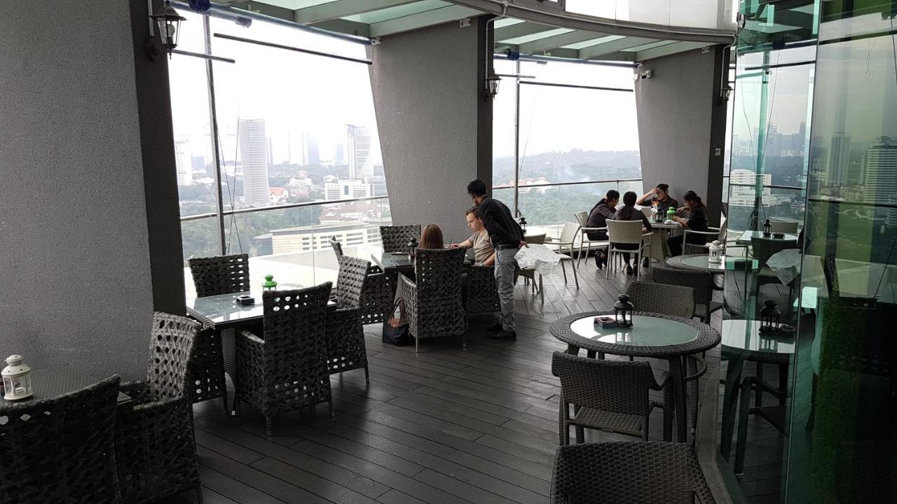 Starsbed Klcc Skyview Roof Pool Hostel กัวลาลัมเปอร์ ภายนอก รูปภาพ